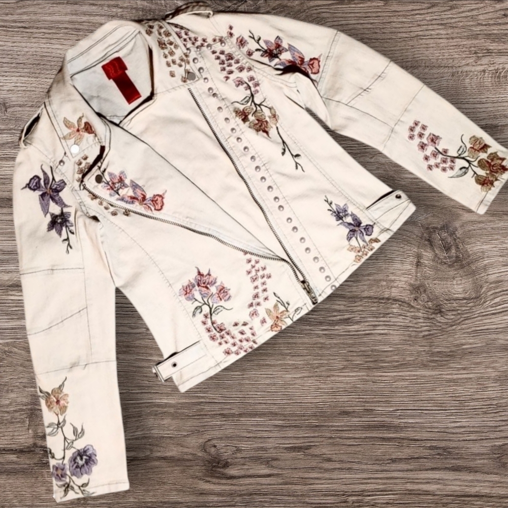 V Cristina Cream Jacket with Red Label